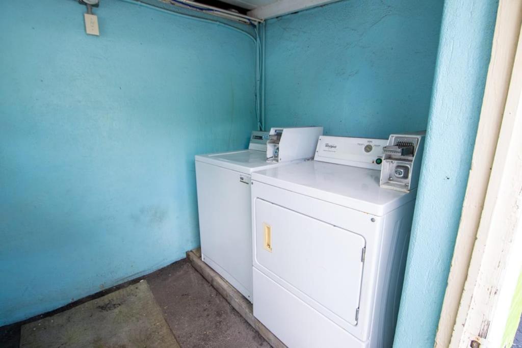 Located By The Beach 1 Bedroom With Parking And Pool クリアウォーター エクステリア 写真