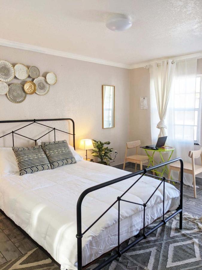 Located By The Beach 1 Bedroom With Parking And Pool クリアウォーター エクステリア 写真