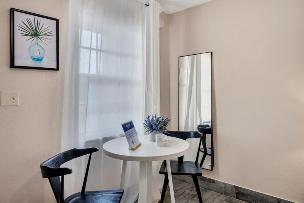 Located By The Beach 1 Bedroom With Parking And Pool クリアウォーター エクステリア 写真