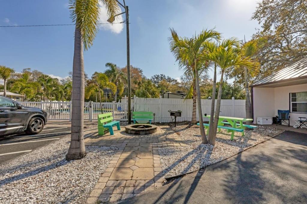 Located By The Beach 1 Bedroom With Parking And Pool クリアウォーター エクステリア 写真