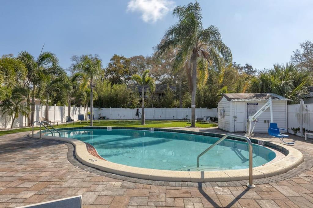 Located By The Beach 1 Bedroom With Parking And Pool クリアウォーター エクステリア 写真