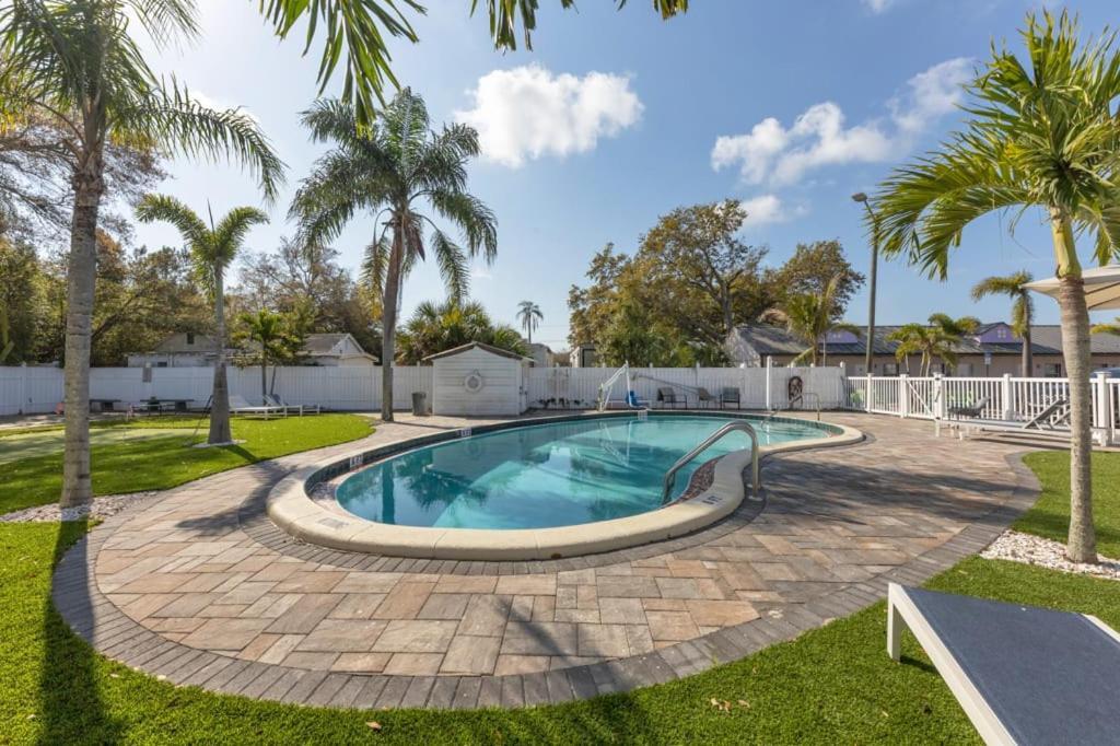 Located By The Beach 1 Bedroom With Parking And Pool クリアウォーター エクステリア 写真