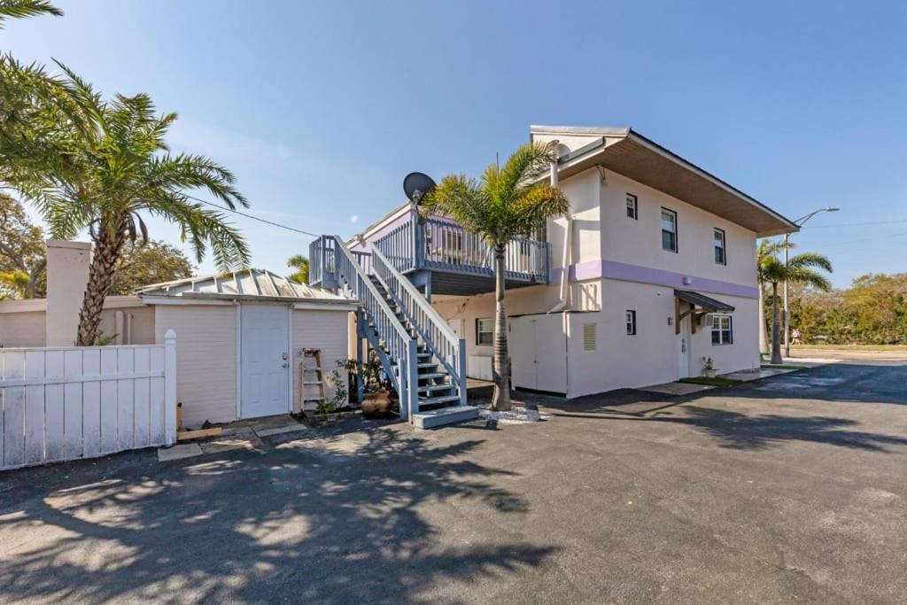 Located By The Beach 1 Bedroom With Parking And Pool クリアウォーター エクステリア 写真