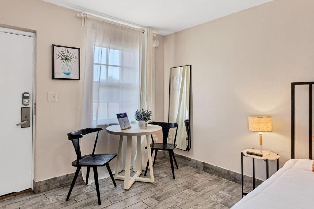 Located By The Beach 1 Bedroom With Parking And Pool クリアウォーター エクステリア 写真