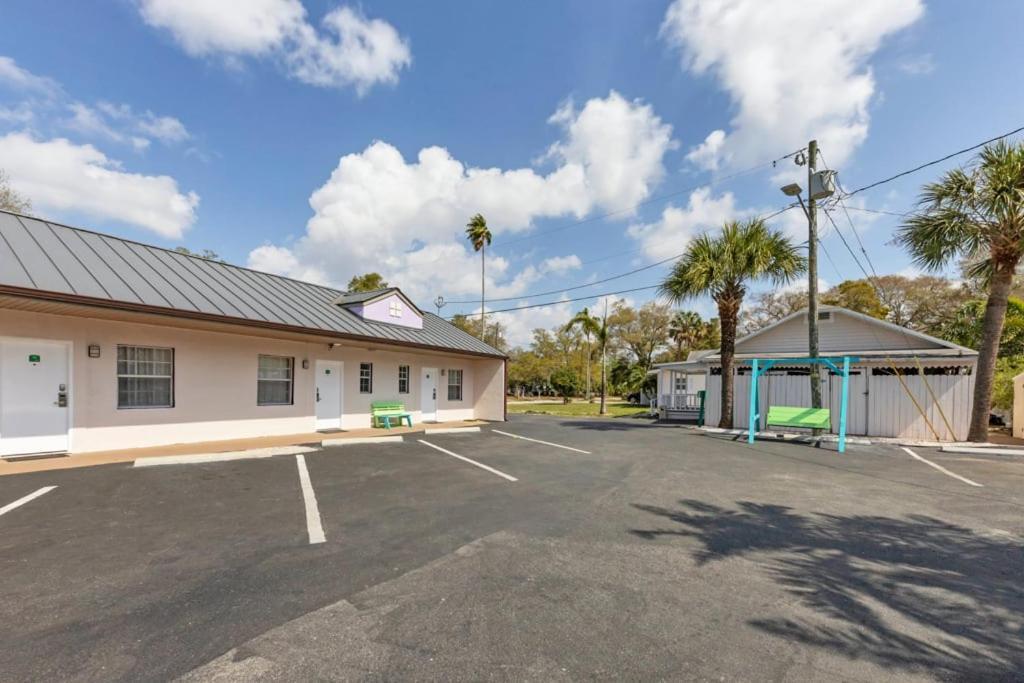 Located By The Beach 1 Bedroom With Parking And Pool クリアウォーター エクステリア 写真